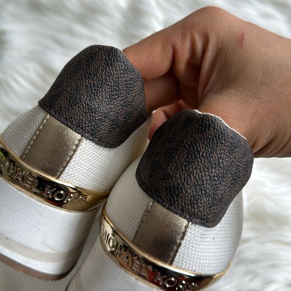 Shoes - Picture 3 of 4